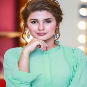 Kubra Khan Birthday, Real Name, Age, Weight, Height, Family, Facts ...